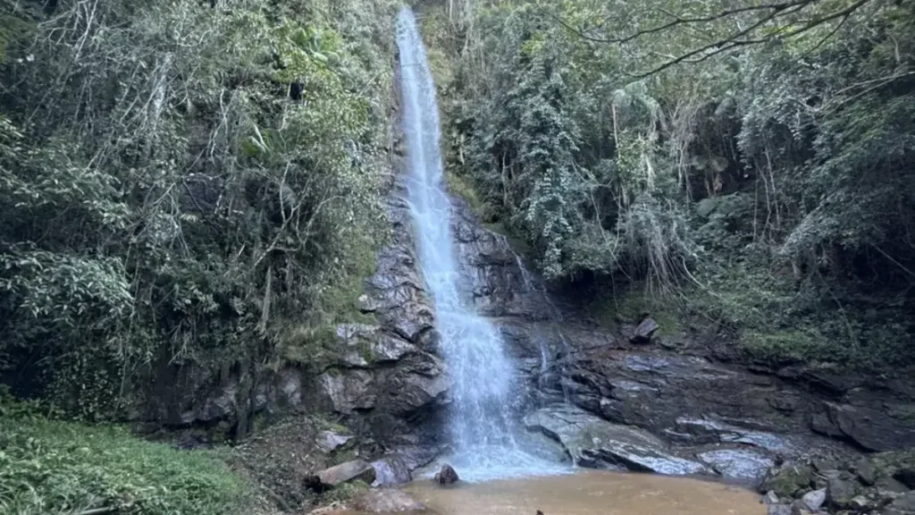 Cachoeira Iraceminha em Alfredo Chaves, Espírito Santo