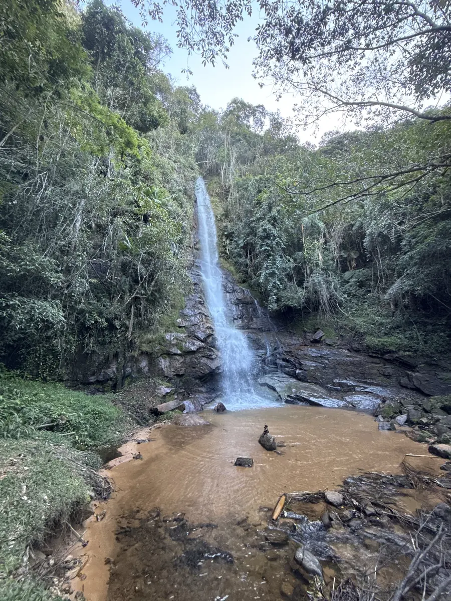 Poço e queda-d'água da Cachoeira de Iraceminha em Alfredo Chaves