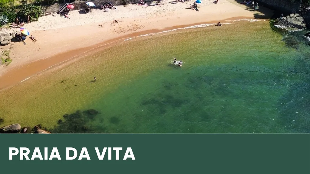 Praia da Vita na Ilha do Frade, em Vitória